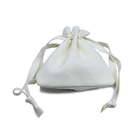 Le cadeau blanc de cordon de tissu de bijoux de suède met en sac 9x12cm avec le logo
